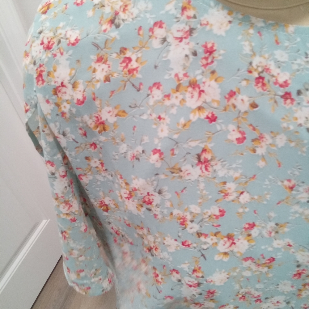 2-$10... Bloomchic Size 22-24 Floral Print Blouse With Flutter Sleeves - Picture 13 of 13